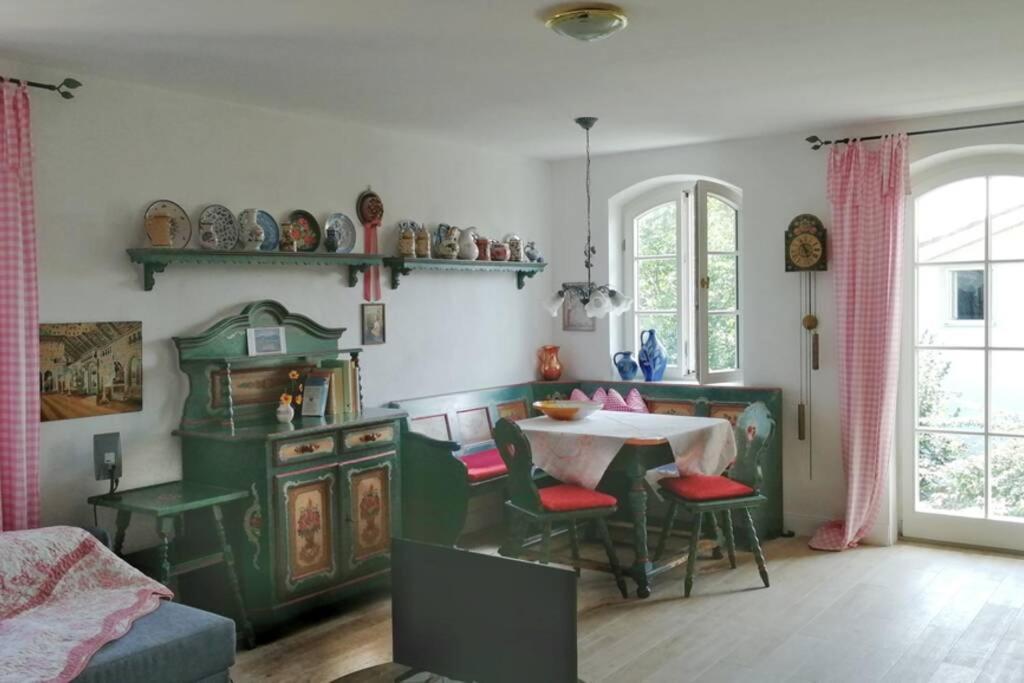 Ferienwohnung In Seenaher Kuenstlervilla In Gstadt Gstadt am Chiemsee Eksteriør bilde